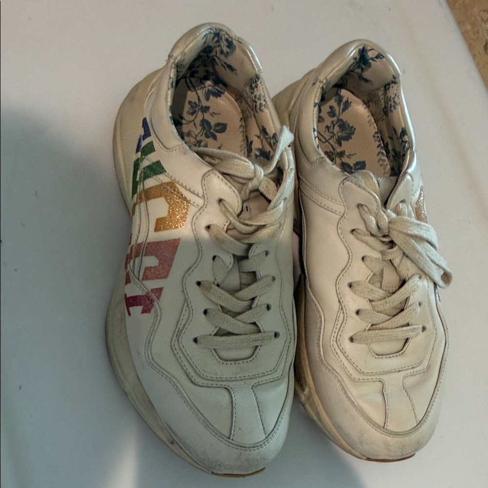 GUCCI White Leather Sneakers with Rainbow Accent